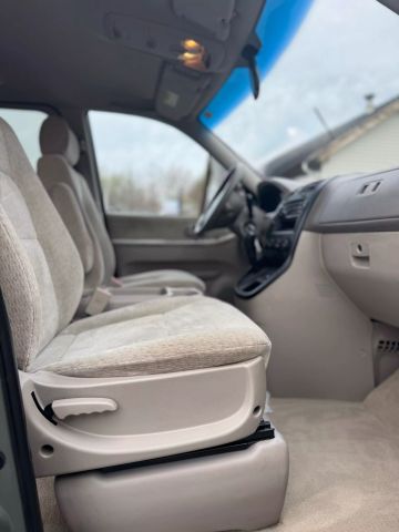 2005 Kia Sedona Ex Minivan 4d - Image 16