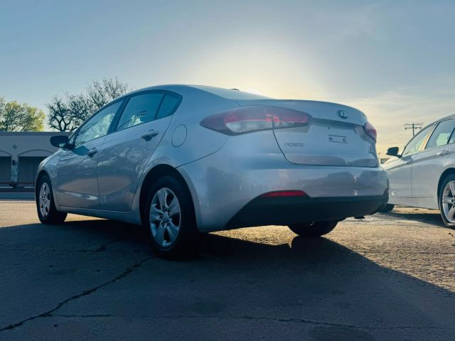 2018 Kia Forte - Image 7