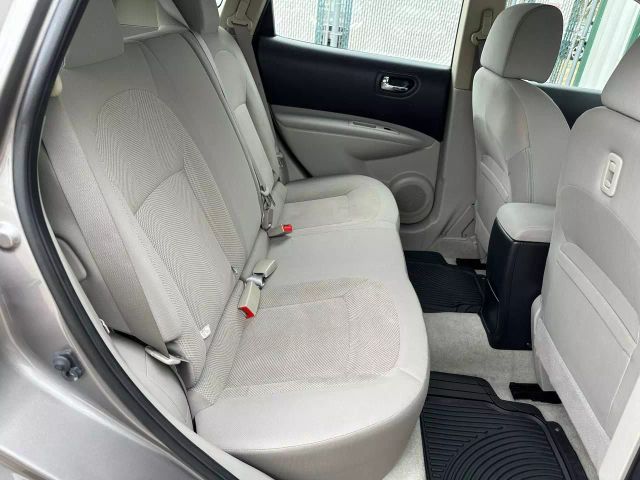 2015 Nissan Rogue Select - Image 19