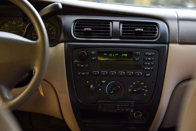 2001 Ford Taurus - Image 21