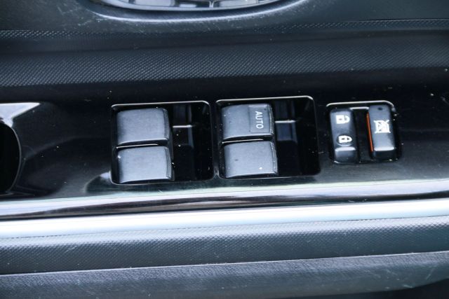 2018 Toyota Prius C - Image 10