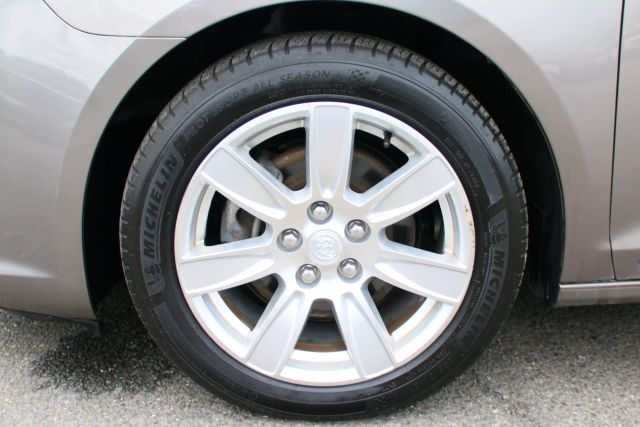 2012 Buick Lacrosse - Image 32