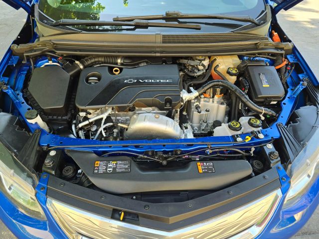 2017 Chevrolet Volt - Image 13