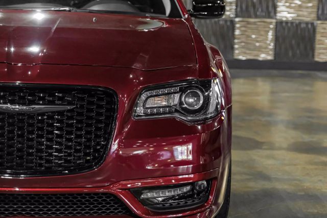 2020 Chrysler 300 300 Touring L Sedan 4d - Image 39