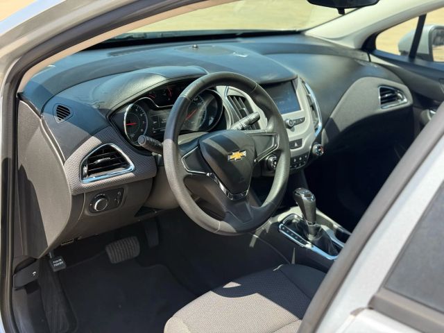 2016 Chevrolet Cruze - Image 15
