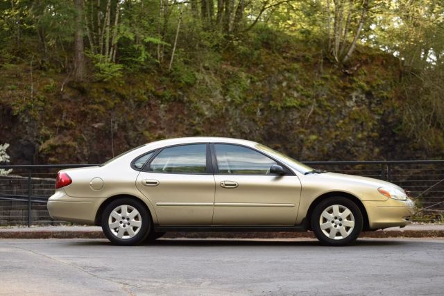 2001 Ford Taurus - Image 14
