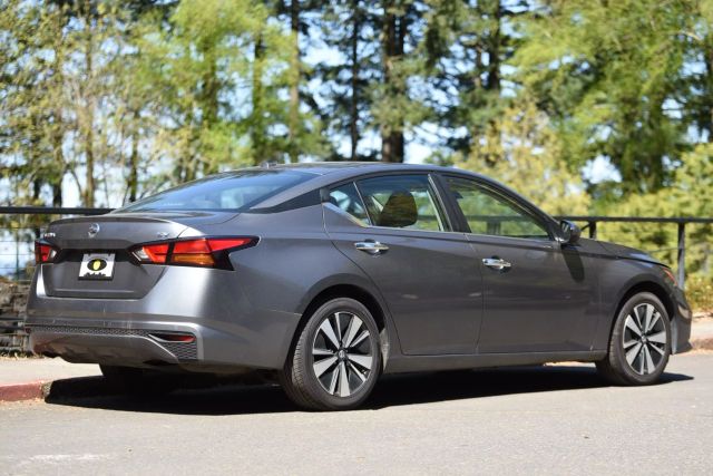 2021 Nissan Altima - Image 19