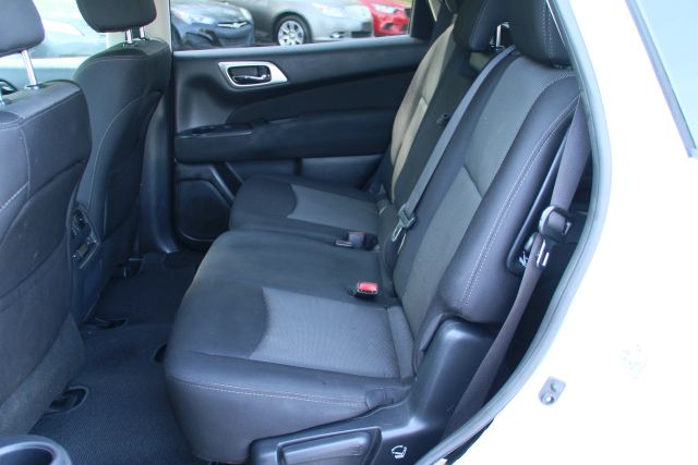 2017 Nissan Pathfinder - Image 14