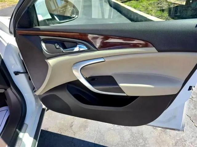 2016 Buick Regal - Image 13