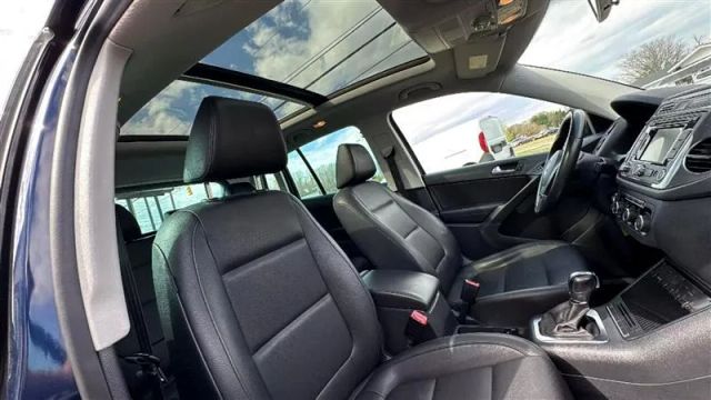 2012 Volkswagen Tiguan - Image 17