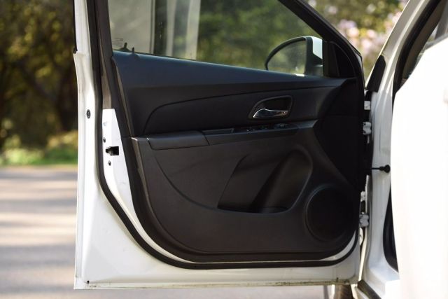 2012 Chevrolet Cruze - Image 13