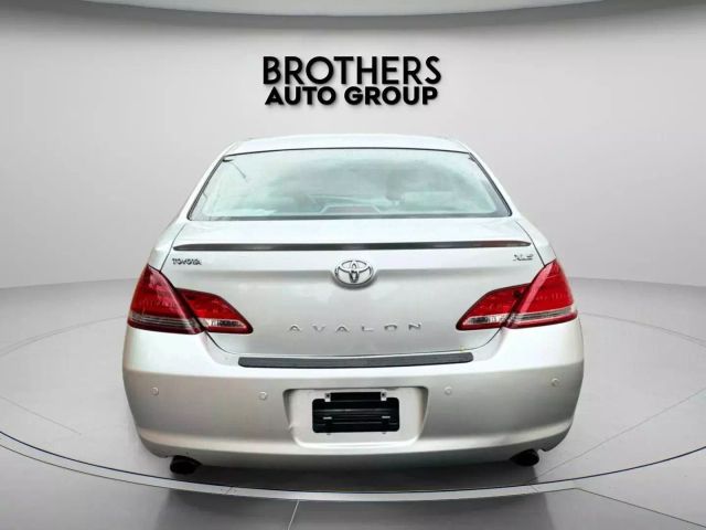 2007 Toyota Avalon - Image 8