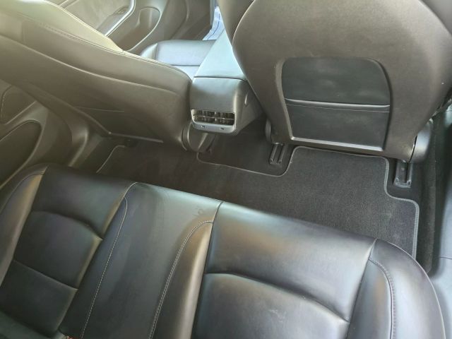 2018 Tesla Model 3 - Image 30