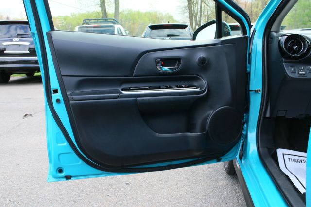 2018 Toyota Prius C - Image 12