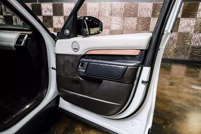 2017 Land Rover Discovery Hse Luxury Sport Utility 4d - Image 48