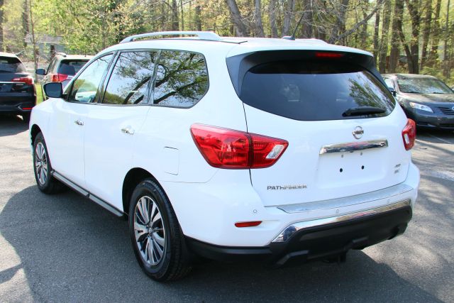 2017 Nissan Pathfinder - Image 5