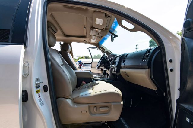 2014 TOYOTA SEQUOIA SUV WHITE AUTOMATIC - Auto Masters of Carolinas