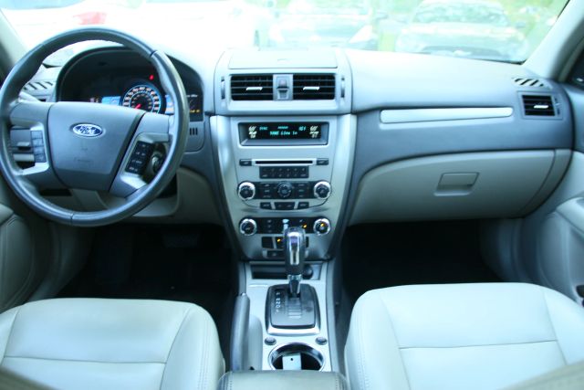 2011 Ford Fusion - Image 20