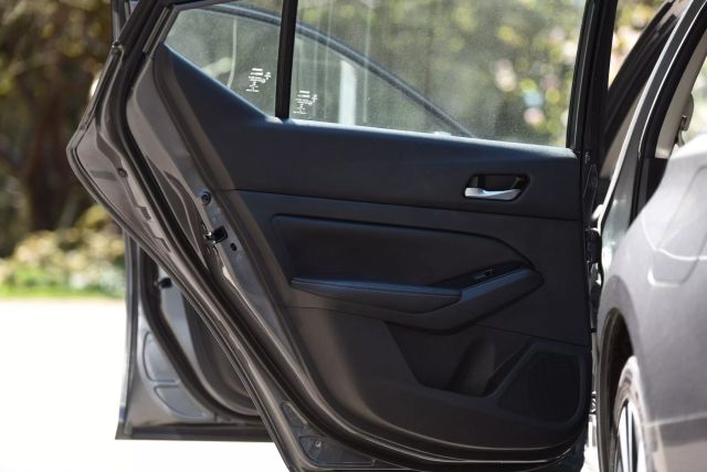 2021 Nissan Altima - Image 17