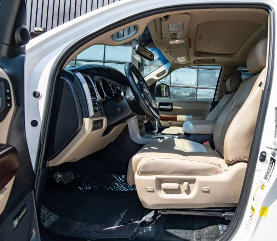 2014 TOYOTA SEQUOIA SUV WHITE AUTOMATIC - Auto Masters of Carolinas