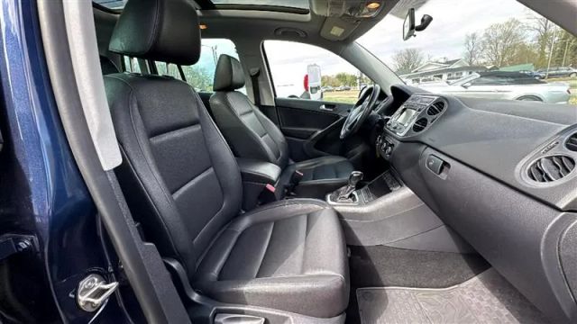 2012 Volkswagen Tiguan - Image 16