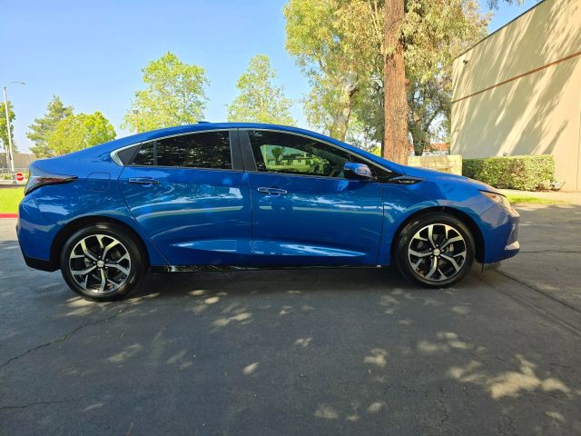 2017 Chevrolet Volt - Image 4
