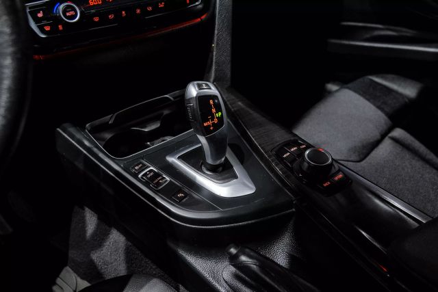 2018 Bmw 3 Series 320i Xdrive Sedan 4d - Image 21