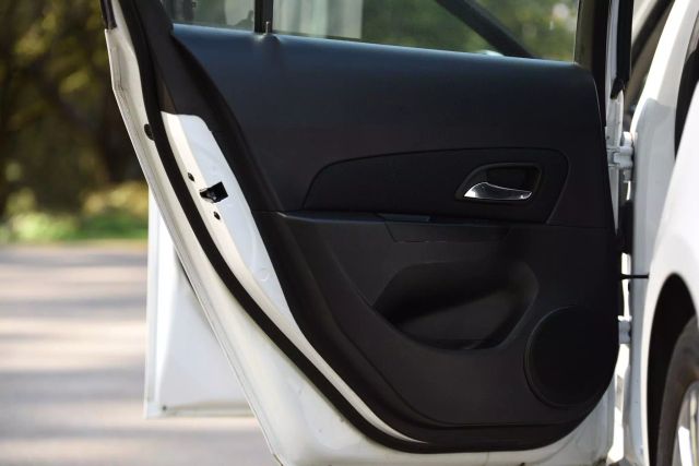 2012 Chevrolet Cruze - Image 14