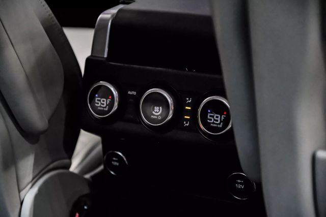 2017 Land Rover Discovery Hse Luxury Sport Utility 4d - Image 39