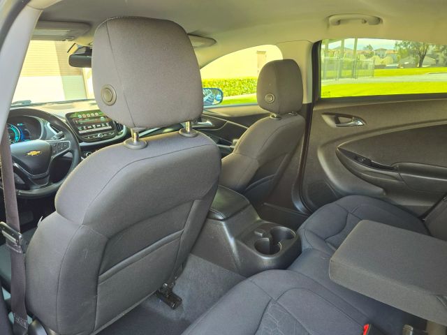 2017 Chevrolet Volt - Image 39