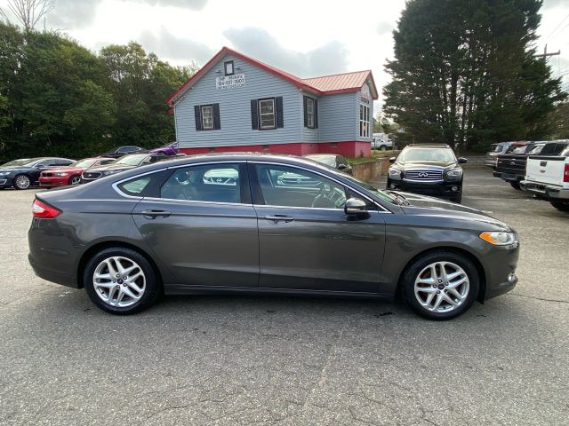 2016 Ford Fusion - Image 13