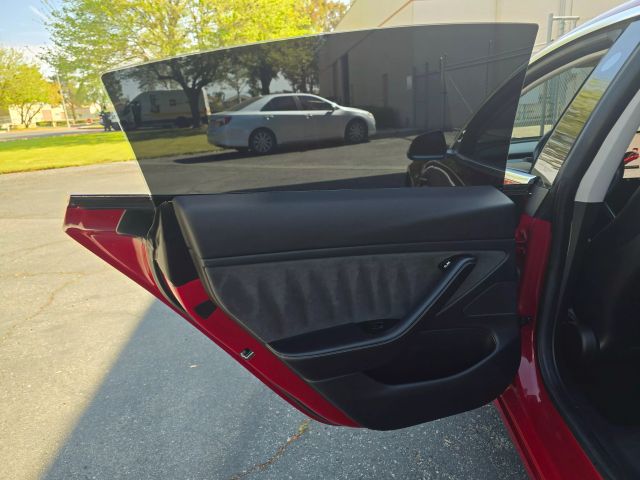 2018 Tesla Model 3 - Image 32