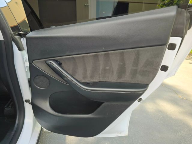 2022 Tesla Model Y - Image 26