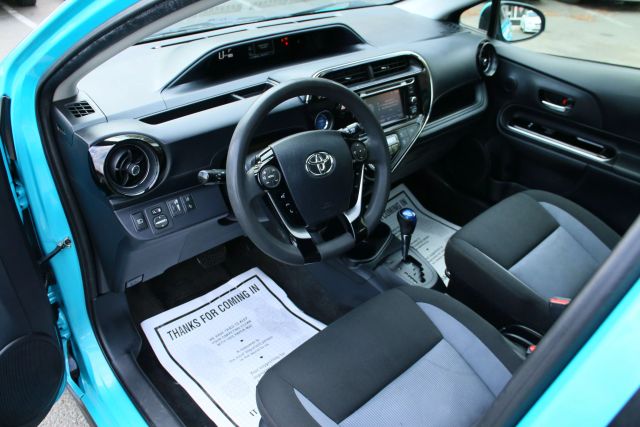 2018 Toyota Prius C - Image 16