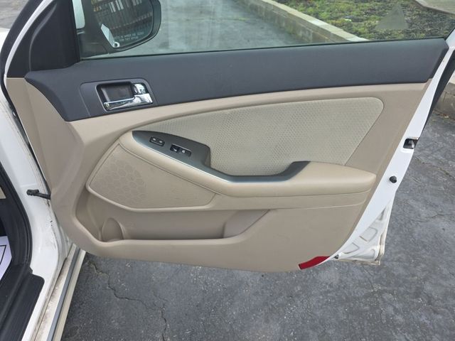 2012 Kia Optima - Image 13