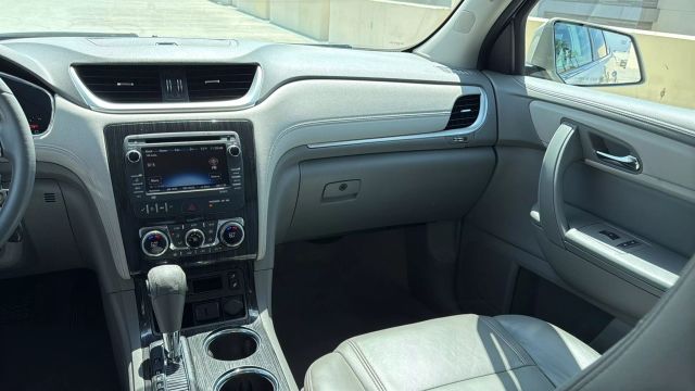 2017 Chevrolet Traverse - Image 25