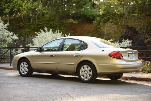 2001 Ford Taurus - Image 3