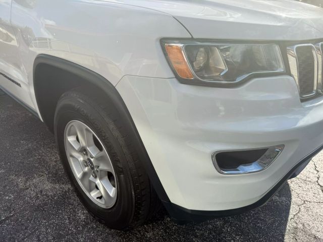 2017 Jeep Grand Cherokee - Image 10