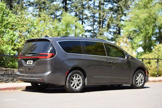 2021 Chrysler Pacifica - Image 17