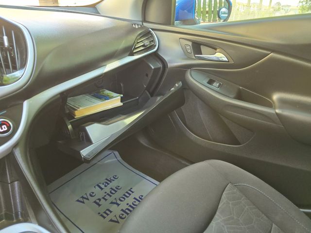2017 Chevrolet Volt - Image 27