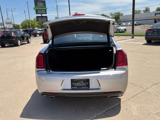 2018 CHRYSLER 300 SEDAN V6, 3.6 LITER 300S SEDAN 4D