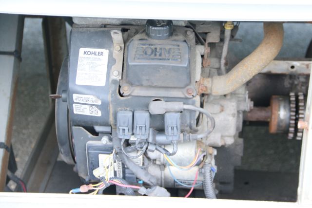 2015 Ford F550 Super Duty Regular Cab & Chassis - Image 14
