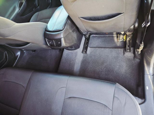 2018 Chevrolet Malibu - Image 31