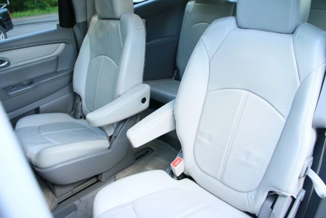 2015 Chevrolet Traverse - Image 17