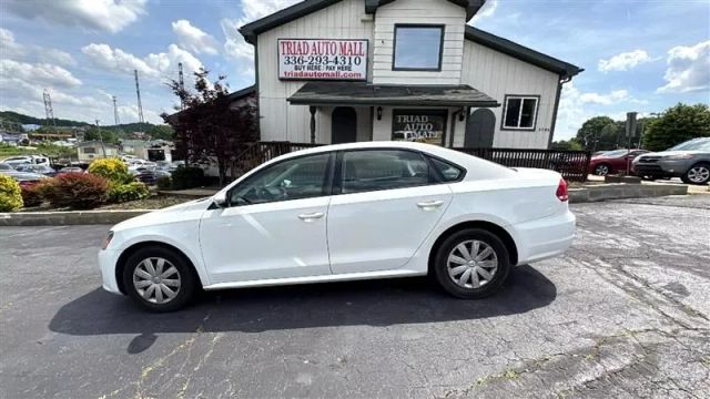 2012 Volkswagen Passat - Image 8