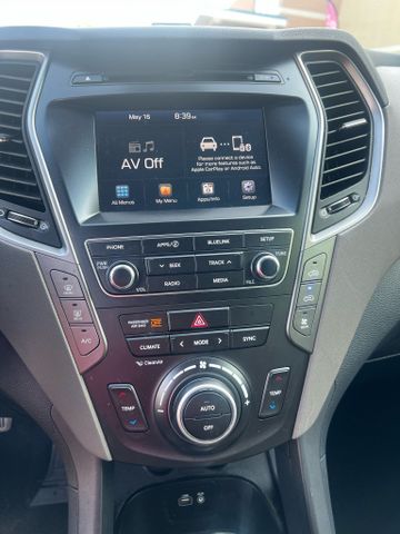 2017 Hyundai Santa Fe - Image 18