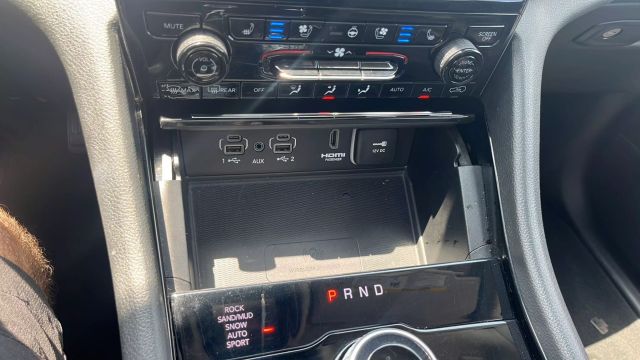 2023 Jeep Grand Cherokee 4xe - Image 29