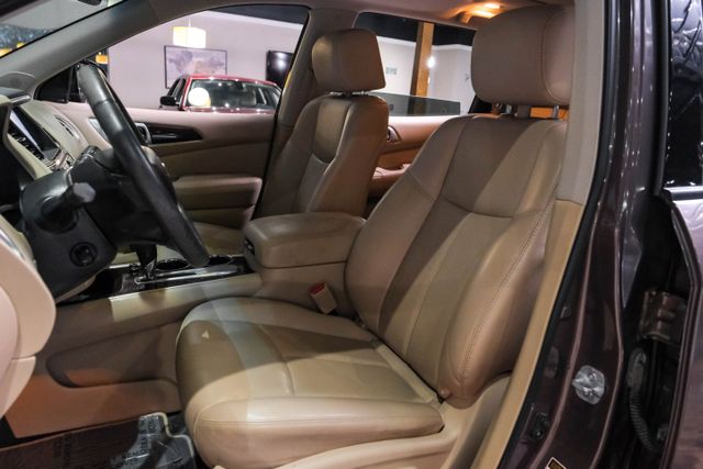 2016 Nissan Pathfinder Platinum Sport Utility 4d - Image 4