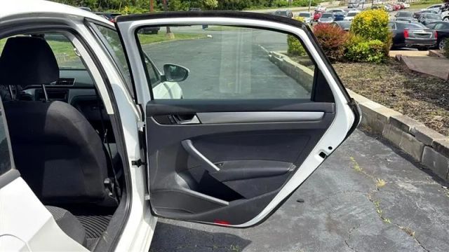 2012 Volkswagen Passat - Image 15