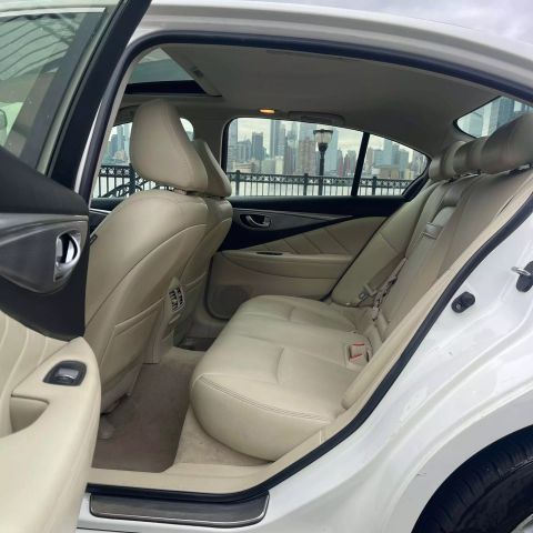 2015 Infiniti Q50 3.7 Premium Sedan 4d - Image 18